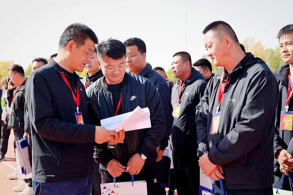 绝不让公平, 径项目副裁 绝不让公平, 径项目副裁